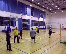 球员们的比拼很热烈,赢得了观众的阵阵喝彩